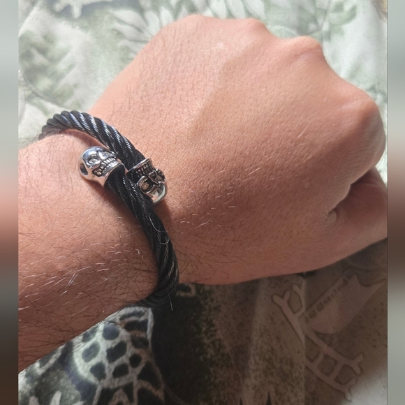 Black and Silver Skull Bracelet - Picture 1 of 6